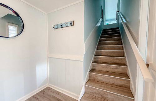 Spacious house- Deep Water Dock Pool Golf Cart Rental available - Foto 56