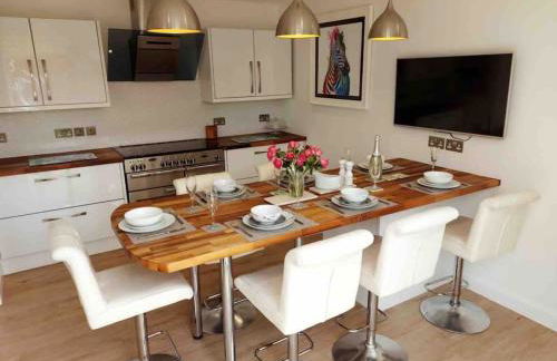 Modern 4 bedroom house in Weymouth Sunny Corner - Photo 30