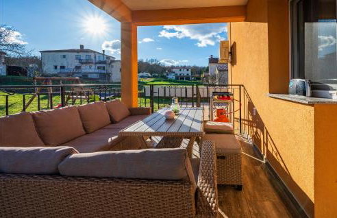 Pet Friendly Apartment In Krsan - Photo 18