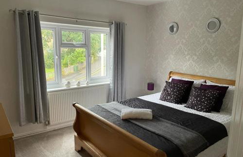 Charming 3-Bed Home Comfortable Stay in Coalville - Photo 19