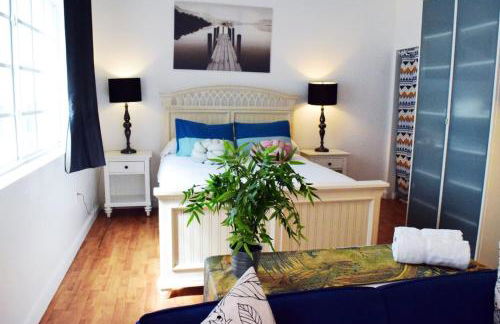 Light-Filled Apt Steps to Beach Convention Center - Foto 8