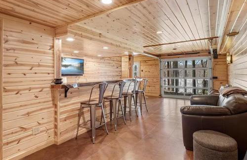 Lakefront Cabin with Loft and Bar - Foto 4