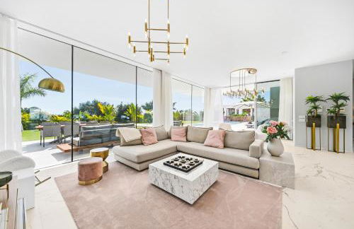 Luxury Villa with Heated Pool & Jacuzzi Near Costa Adeje Golf - Photo 19