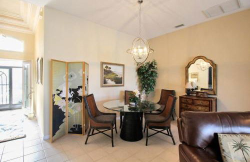 Serene pool home in the exclusive Heritage Oaks Golf & Country Club - Foto 14