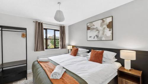 Detached House - Prime Location - Free Parking, Fast Wifi and Smart TVs with Sky TV and Netflix by Yoko Property - Foto 3