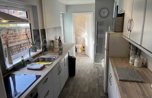 Spacious 2-Bedroom House In Stockton Heath With Free WiFi By Amazing Spaces Relocations Ltd - Foto 17