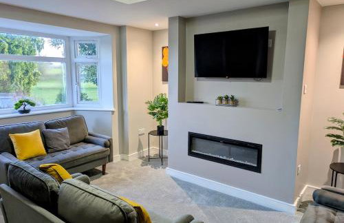 Countryside Gem, 3BR, parking, nr JCB Alton Towers - Foto 1