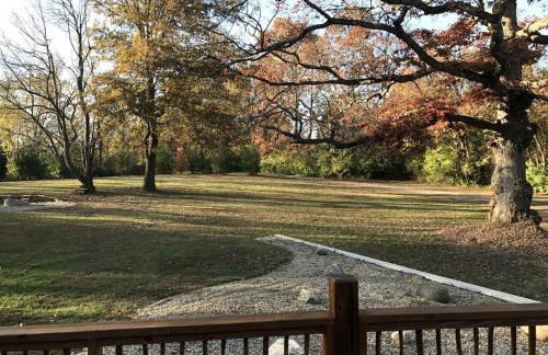 Charming Log Cabin Getaway with Private Hot Tub near Decatur, Illinois - Foto 31