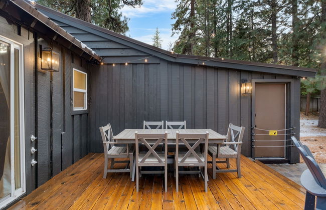 Westlake Cabin by Avantstay Hot Tub Near Skiing Walk to Restaurants Lake - Photo 3