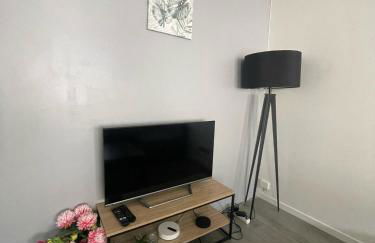 City & cosy, LYON CHARCOT- WIFI - LAVE LINGE - BALCON - PARKING - Foto 3