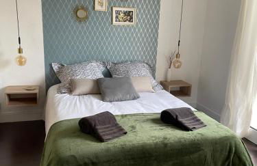 50 m2 T2 au calme, lumineux, confortable, cosy, climatisé, privatif avec parking gratuit et terrasse - Foto 4