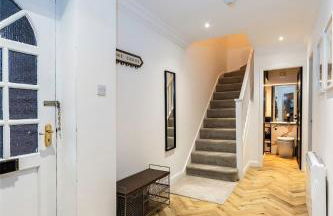 Two-Bedroom House in Beverley Centre with Parking - Foto 1