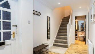 Two-Bedroom House in Beverley Centre with Parking - Foto 1