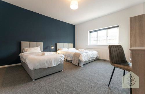 Holt House - Photo 15