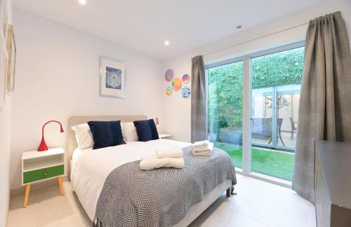 Architect-Designed Luxury Retreat 3BR Chessington - Pass the Keys - Photo 23