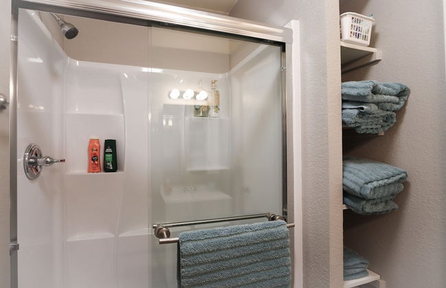 Downtown Granby Retreat & Spa - Photo 21