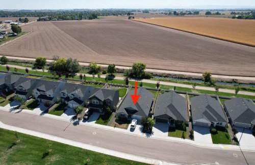 BRAND NEW 4-BDRM HOME Farmhouse at Grand Rapids - Foto 27