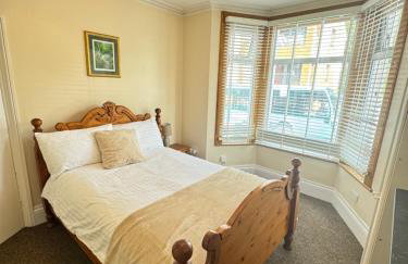 Shine Lodge - Photo 2