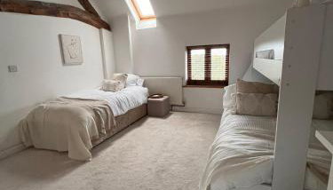 Oak Barn-ideal for Nec,Hs2,BHX,family gatherings - Foto 5