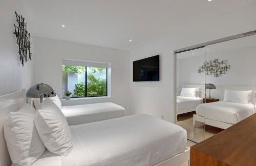 Ultra Luxury Resort Like Compound Pool, Spa, Fire Pit- Close to Everything- 4BD/2.5BTH - Foto 33