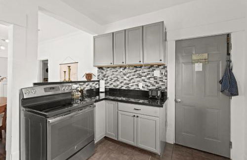 Updated Vintage Oasis, Near Downtown & Stadiums, Huge Yard - Foto 11