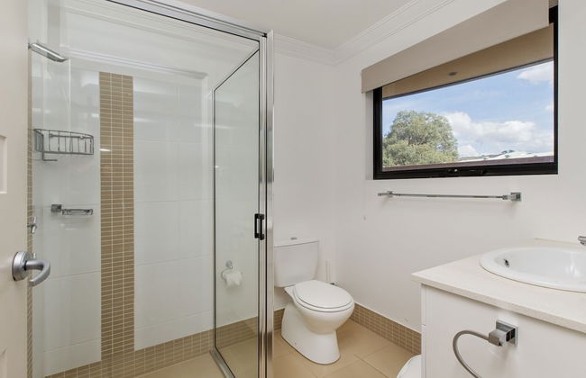 Khione 1 - Modern & spacious with views towards Lake Jindabyne & the mountains beyond - Foto 15