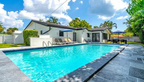 Villa Aura Heated Pool 4 Bedrooms 5 minutes to the Ocean - Foto 1