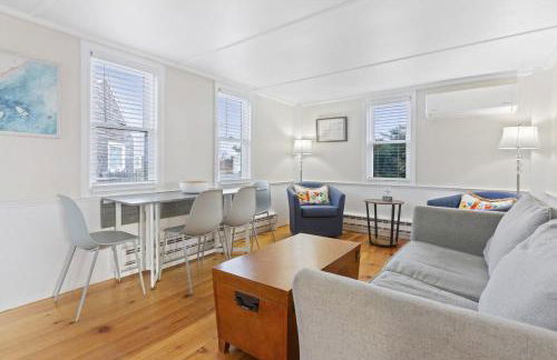 North Truro Beachfront Cottage with Cozy Backyard - Foto 9