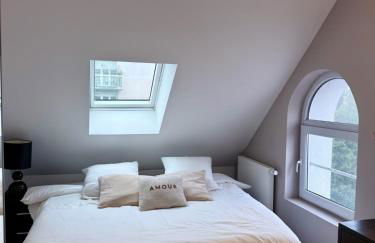 Modern Cocoon Under Roof Parking Close to Tram - Foto 4