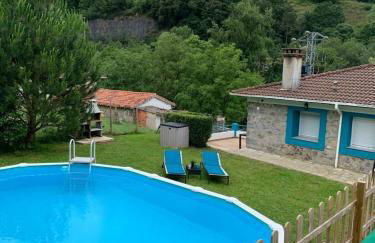 LA CASA AZUL, un oasis de calma, vistas impresionantes con PISCINA, SALTADOR, BARBACOA y acceso al río Asón - Foto 1