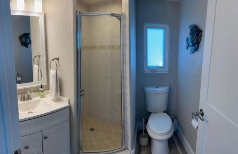 Coconut Castaway - Ocean Views, Walk to Beach, Golf Cart, Club Pool - Photo 25