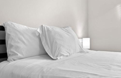 Elegant Escape Prime Location & Style - Foto 14