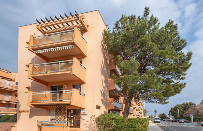 2 bedroom Apartment in Bormes-les-Mimosas with garden and terrace - Photo 20