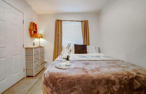 Nurse-Ready Rental 10 Mi to Dtwn Riverside! - Foto 7
