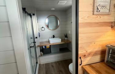 Access Zion & Bryce! Tiny Home with Rooftop Deck and Hot Tub - Foto 18