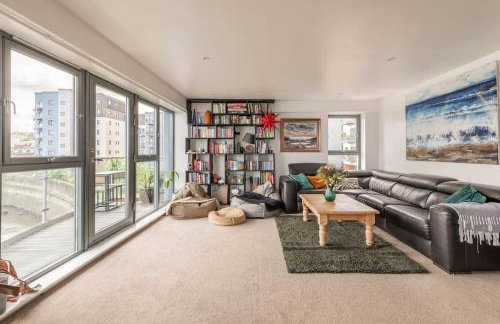 Calming Sea View City Apartment - Foto 1