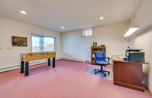 17 Mi to Skiing! Lake-View Michigan Home with Deck - Foto 18