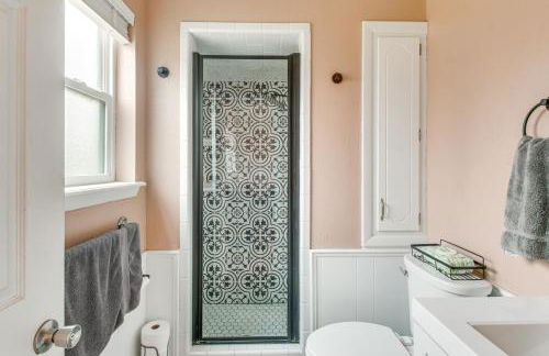 5 Mi to Museum of the Great Plains Home with Patio - Foto 12