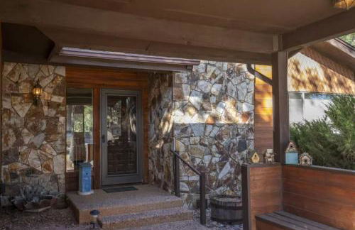 3BR Flagstaff Escape with Deck and Pine Views - Foto 4