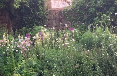 Historic converted byre in courtyard of 16C house - Foto 30