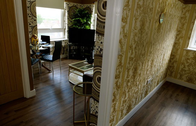 Ultra Deluxe Versace Apartment Near Sheffield - Photo 29