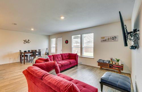 Private Yard and Pool Access Home in Krugerville - Foto 8