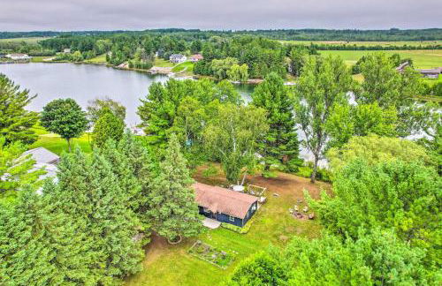 Riverfront Home with Dock about 6 Mi to Cheboygan! - Foto 34