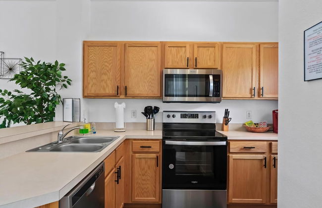 Amazing 3BR 2BA Townhome With Lake View at Terra Verde! - Foto 34