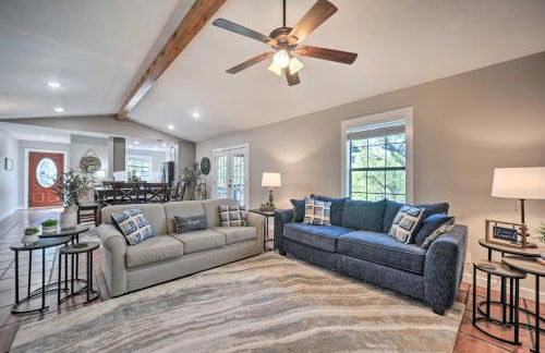 Canyon Lake Hideaway with Fire Pit and Yard! - Foto 10