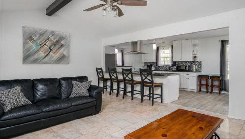 Eclectic Country Home - Photo 3