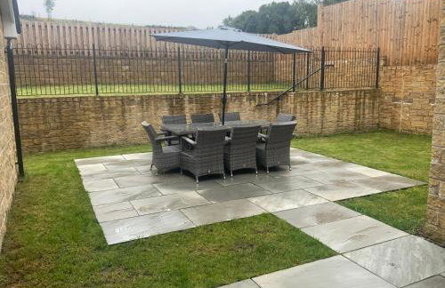 The Neal's 4 Bedroom House in Buxton Sleeps 8 - Photo 2