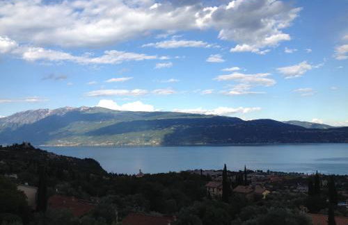 Casa con ampio terrazzo, vista lago e giardino - Foto 25