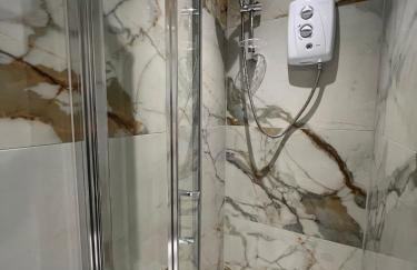 Charming Apartment in West Ealing, 12 Mins to Central London by Train, Free Parking, 8-Min Walk to Station - Foto 26