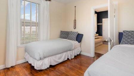 Downstairs 2 Bedroom Apt- Pet Friendly- walking distance to beach & shops - Foto 3